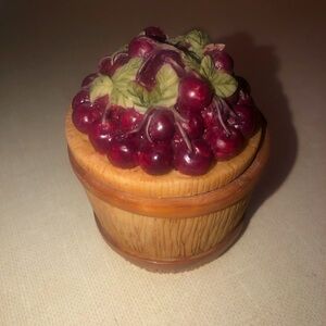 Vintage 1993 Dezine Grape Basket Trinket Box‎ Collectible Hand Painted